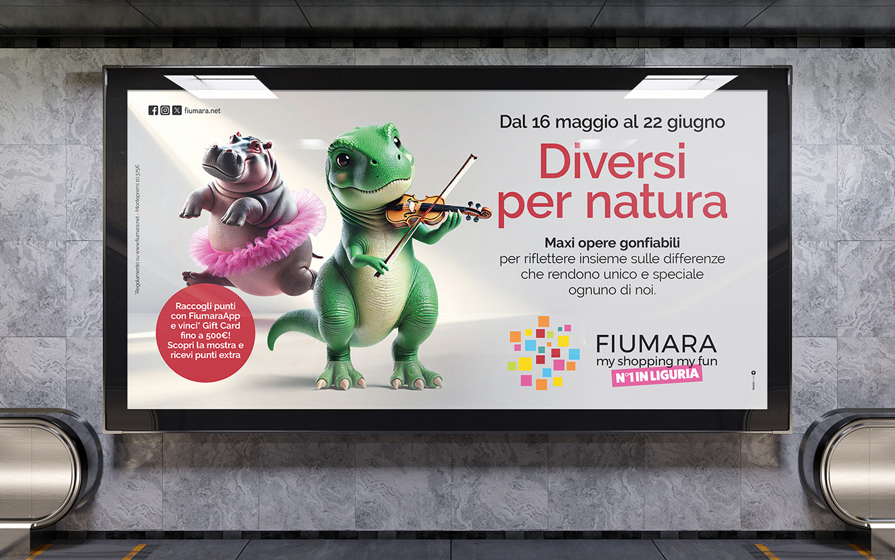 Cartellone con un ippopotamo in tutù e un dinosauro che suona il violino per promuovere un evento di Fiumara sulla celebrazione delle differenze.